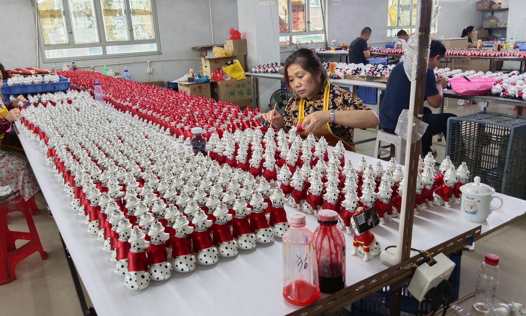Glass decoration sample review and bulk production quality inspection